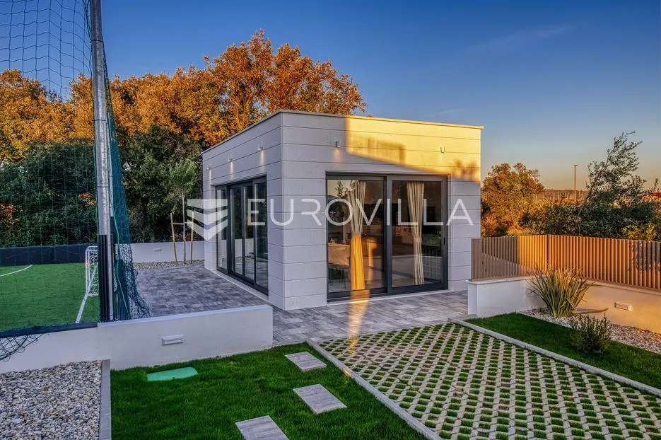 zadar, luksuzna vila s bazenom, savršen spoj elegancije i komfora - slika 67