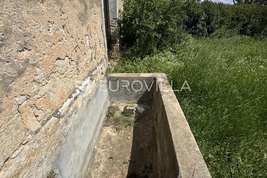 istra, tar, kamena kuća u nizu za renovaciju s okućnicom, 500 metara od mora - slika 12