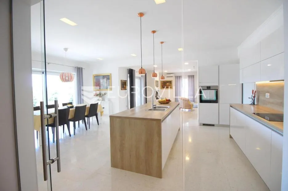 istra, kanfanar, prekrasna kuća 450 m² na velikom imanju od 1900 m² - slika 17