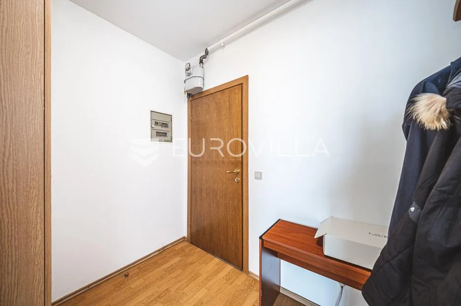 samobor, funkcionalan trosoban stan 95 m² sa vanjskim parkirnim mjestom - slika 10