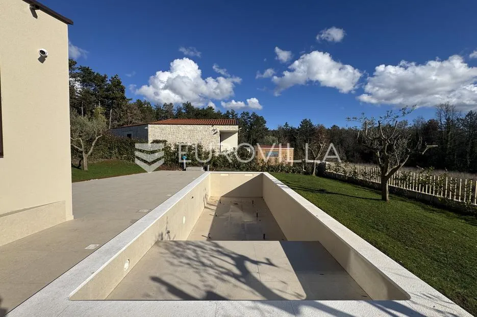 istra, majkusi, moderna prizemnica 160 m² s grijanim bazenom i uređenom okućnicom - slika 25