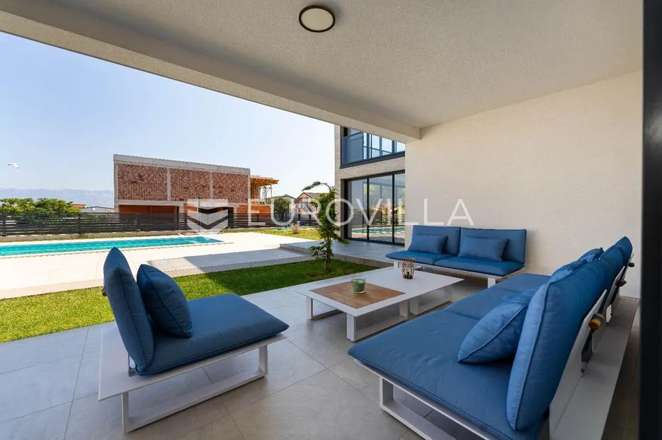 zadar, vir, luksuzna villa sa šest stambenih jedinica, samo 250m od mora - slika 15