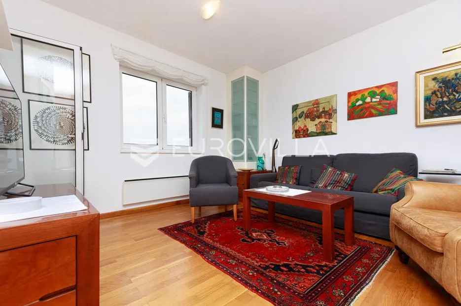 Lovran, Centar, prekrasan dvosoban stan 44 m², panoramski pogled na more