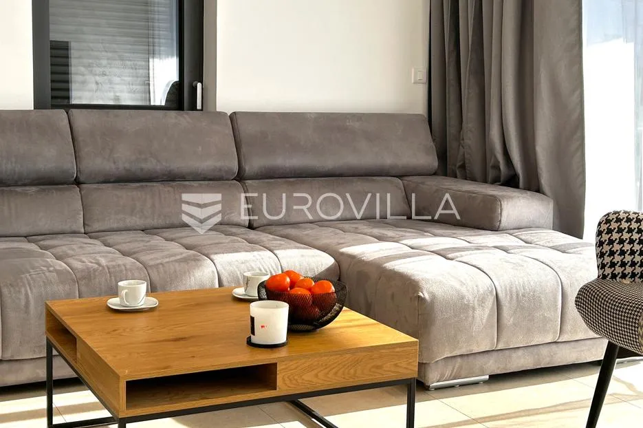 hvar, apartmanska vila sa pet uređenih apartmana - slika 12