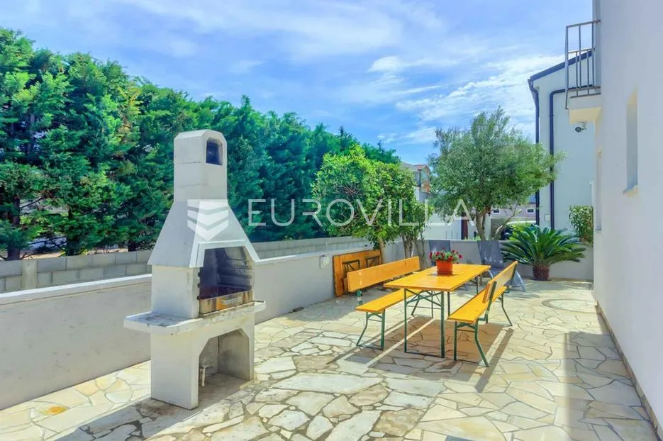 vir, atraktivna apartmanska kuća s 4 stambene jedinice udaljene 150 m od plaže - slika 6