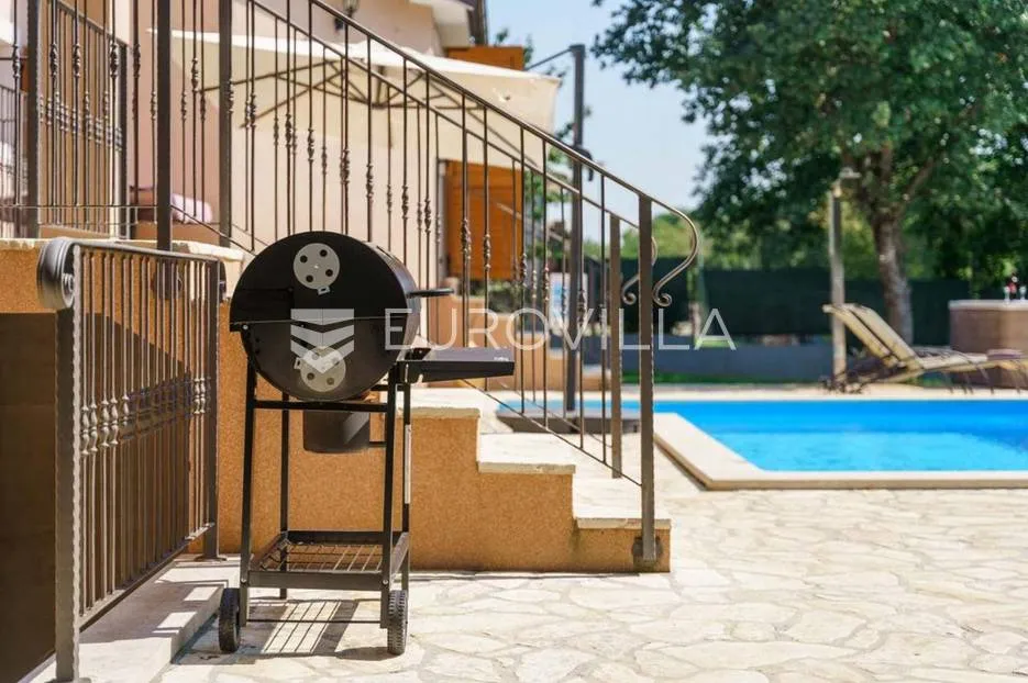 poreč, fuškulin, prekrasna vila okružena zelenilom - slika 6