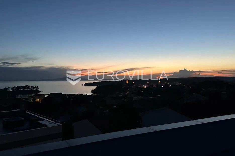 otok rab, banjol, ekskluzivan penthouse s krovnom terasom, jacuzzijem i 360° pogledom - slika 7