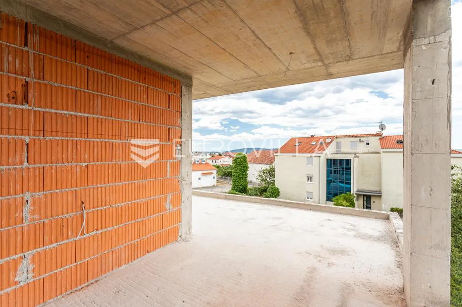 kaštel lukšić, trosoban penthouse s krovnom terasom i dva parkirna mjesta - slika 28