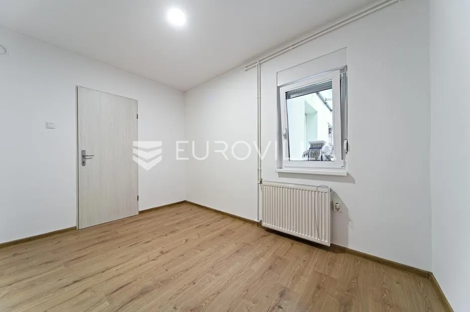 osijek, gornji grad, potuno renovirani dvoetažni stan površine 70 m² - slika 8