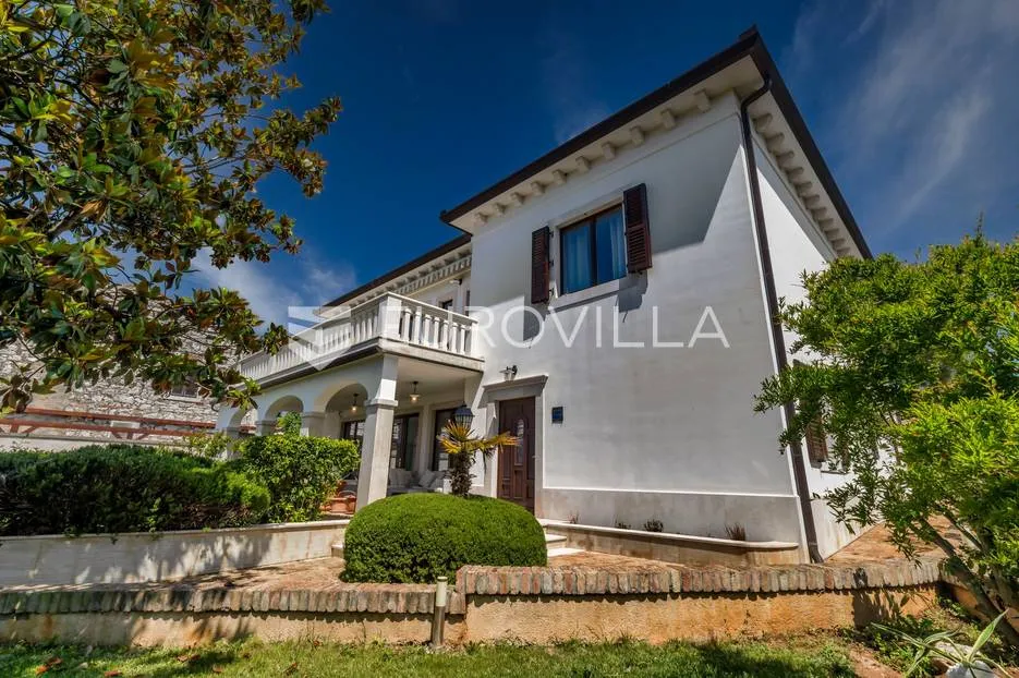 istra, umag - unikatna villa nkp 400 m2 na svega 30 m od mora - slika 16