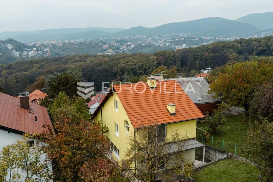Vrhovec, kuća u visokoj roh bau izvedbi NKP 326 m2 na zemljištu od 1105 m2 - Zagreb