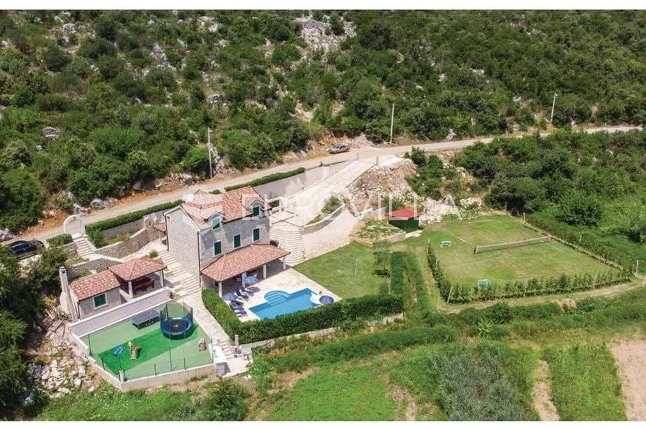 metković, desne, rustikalna vila na tri etaže - slika 2