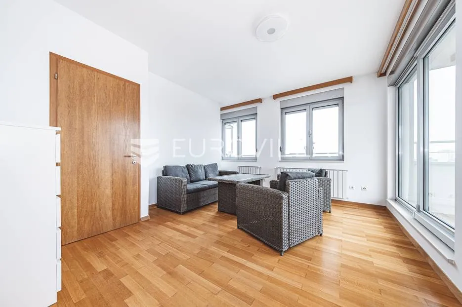 zagreb, jordanovac, prekrasan peterosoban stan 230 m2 s garažom i parkirnim mjestom - slika 11