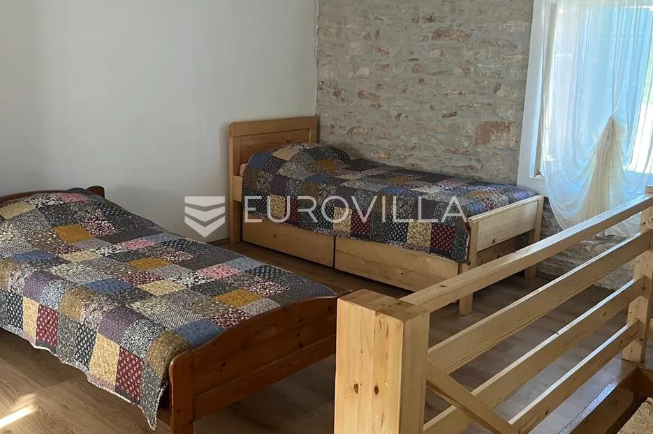 istra, juršići dugoročni najam od 1.10 predivne kamene kuće s prostranim dvorištem - slika 12