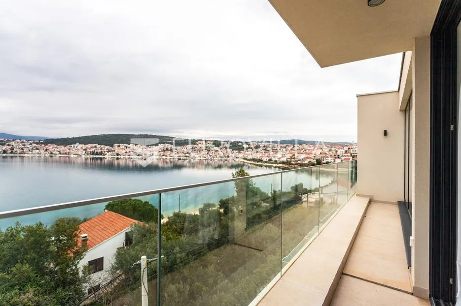 okrug gornji, moderno uređena vila blizu plaže - slika 13