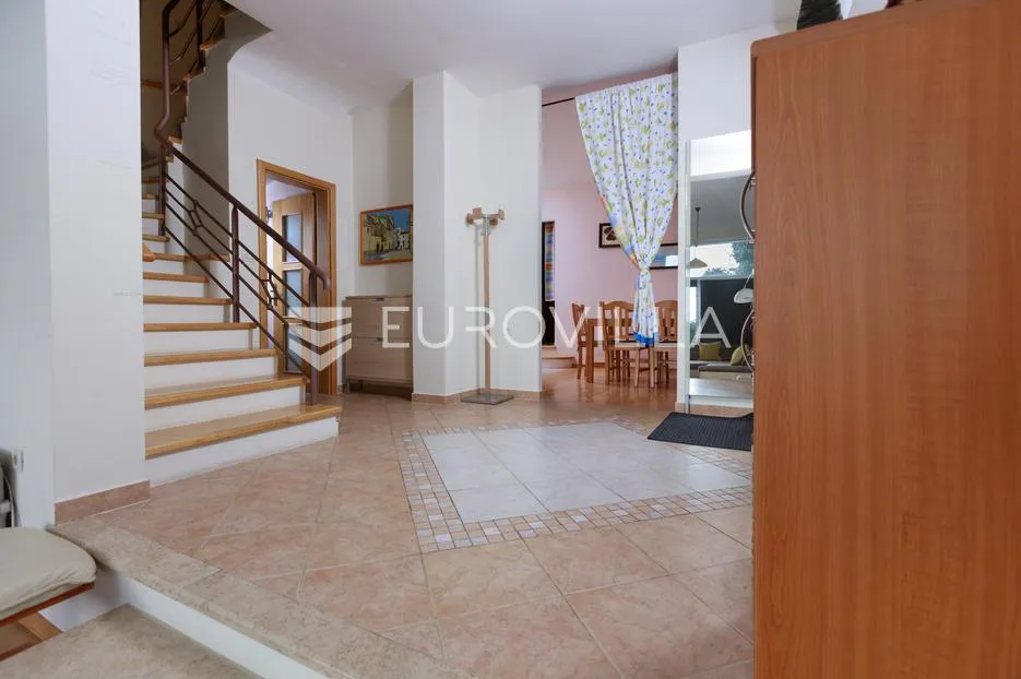 opatija, centar, dvoetažan stan 147 m², vrt, pogled na more - slika 8