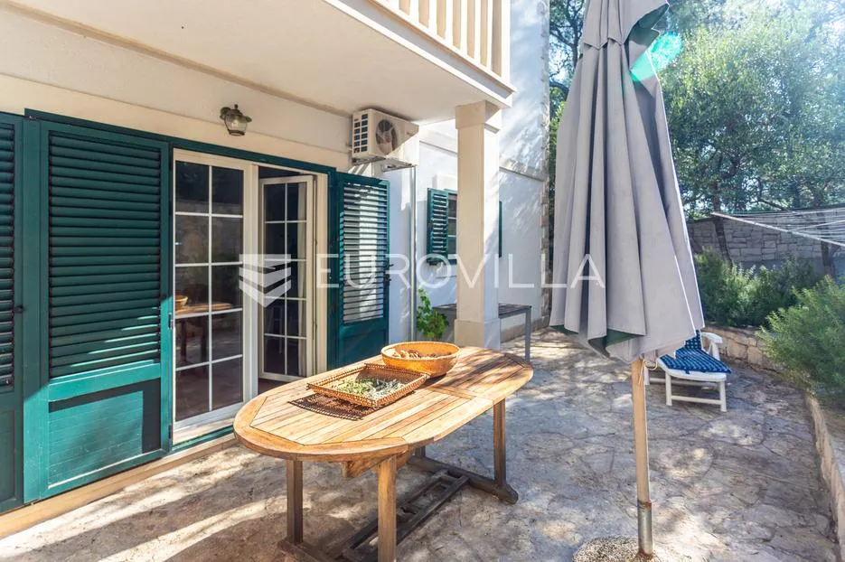 brač, supetar, kuća ukupne površine 372 m² na zemljištu površine 411 m² - slika 40