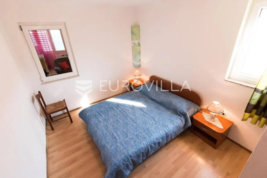 otok ugljan, kuća s pet apartmana prvi red do mora - slika 8