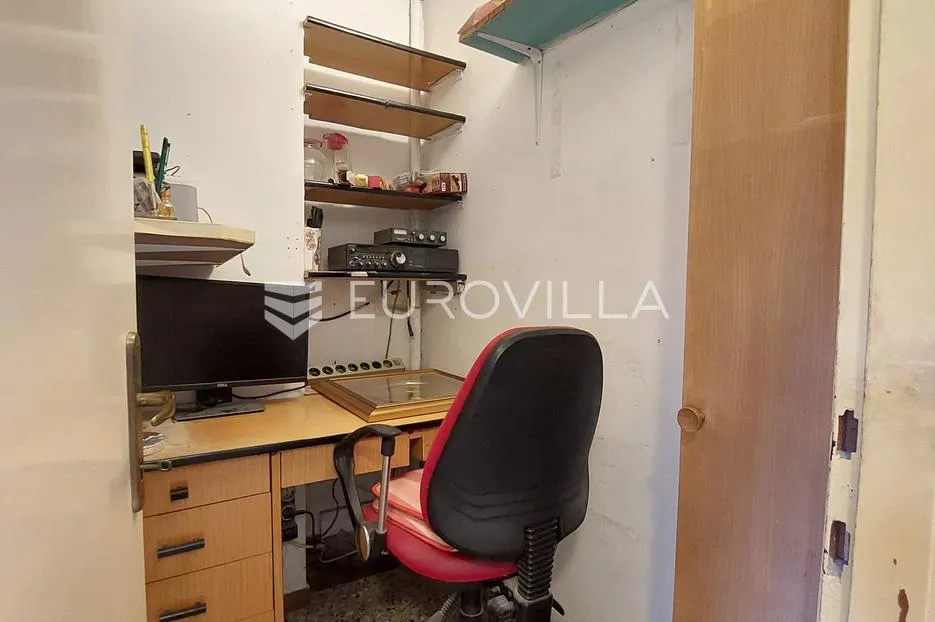 istra, pula, stan s pogledom na grad i šumu - slika 9