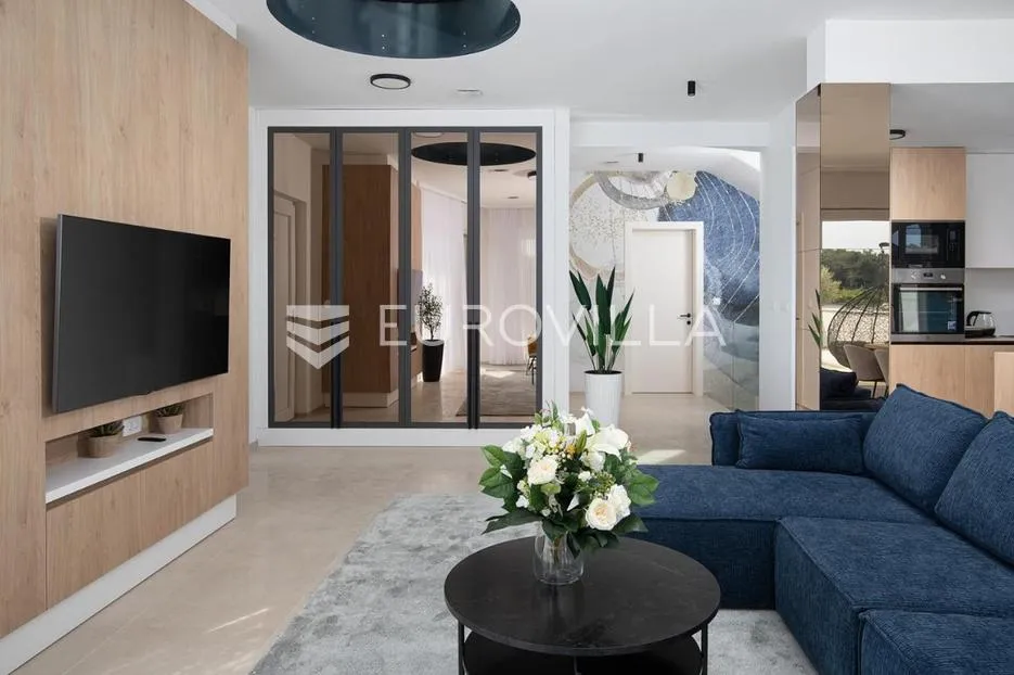 medulin, prekrasna villa od 350 m2, svega 6 m od mora s očaravajućim pogledom - slika 15