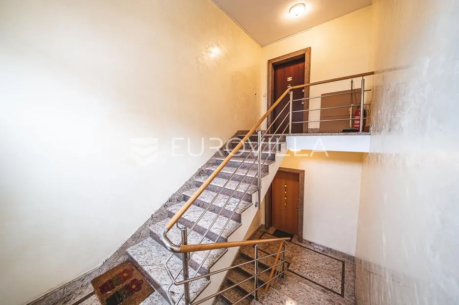 zagreb, pantovčak, peterosoban stan s neto korisnom površinom od 301 m² - slika 27
