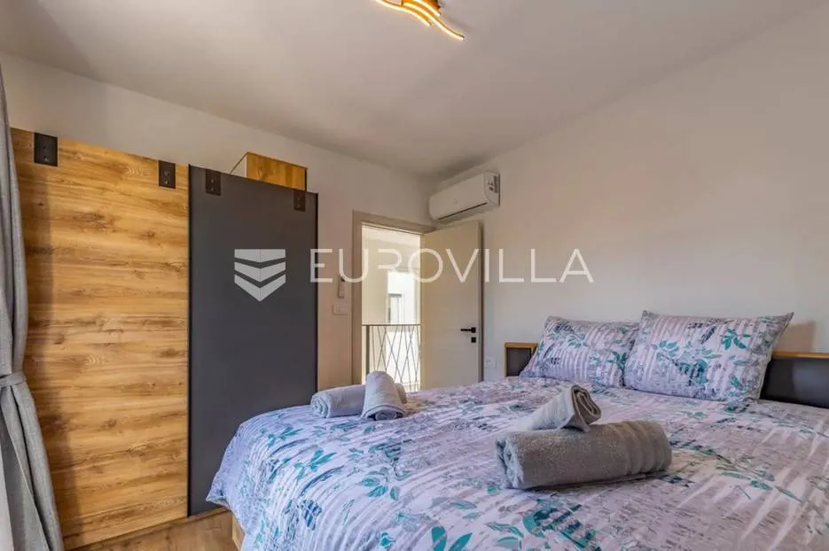 pula, valdebek - prekrasna moderna samostojeća kuća s bazenom, nkp 80.86 m2 - slika 12