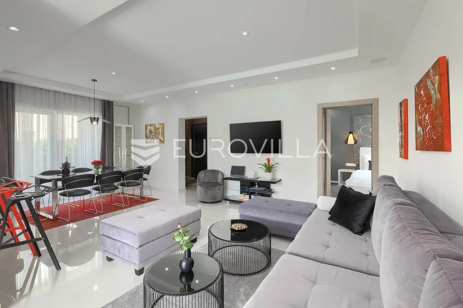 rovinj, rovinjsko selo, prekrasna villa s wellnessom i bazenom, 224 m² - slika 57