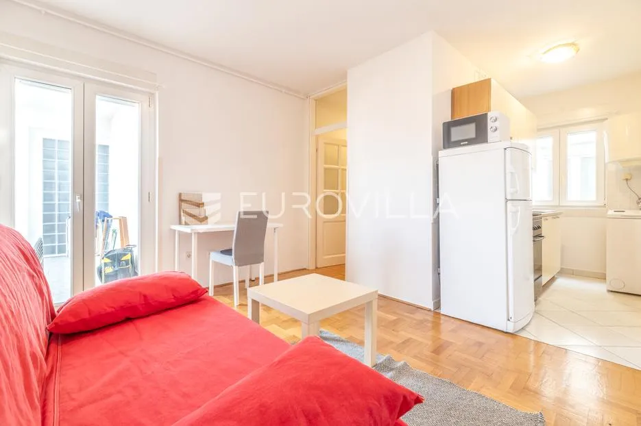 Zagreb, Trešnjevka, funkcionalna garsonjera 28 m²