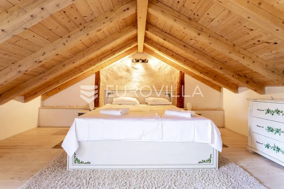 hvar, vrbanj, renovirana kamena kuća - slika 9
