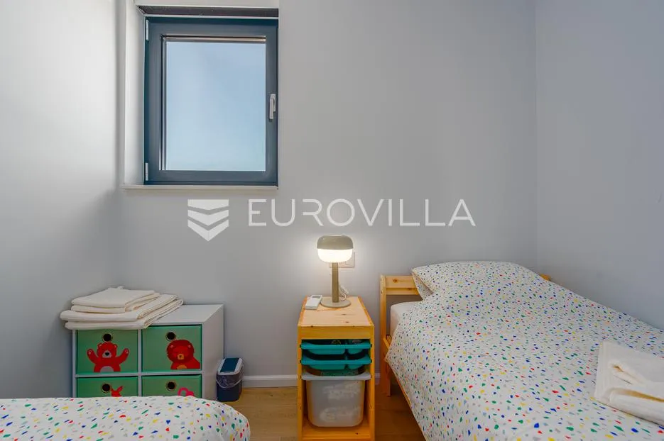 zadar, poljica brig, moderna vila s bazenom, teretanom i jacuzzijem na krovnoj terasi - slika 27