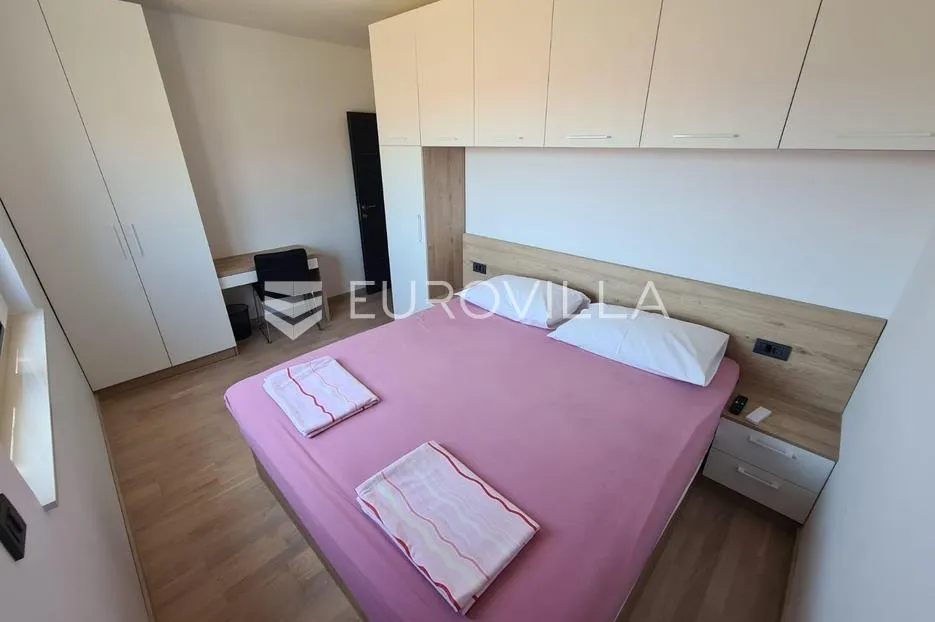 trogir, moderan stan s bazenom dostupan od rujna - slika 10