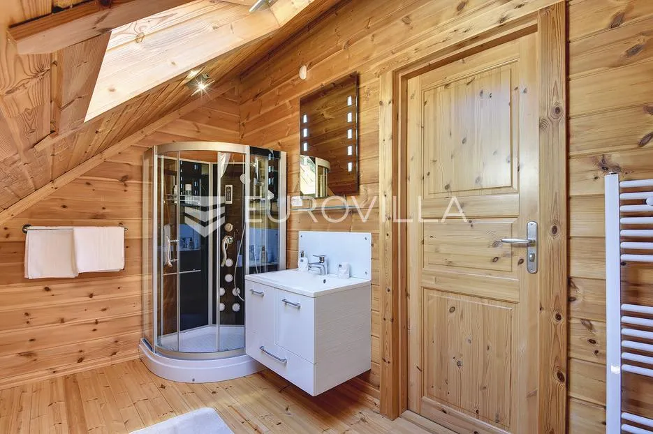 mrkopalj, prekrasna drvena kuća 150 m2 u srcu gorskog kotara - slika 15