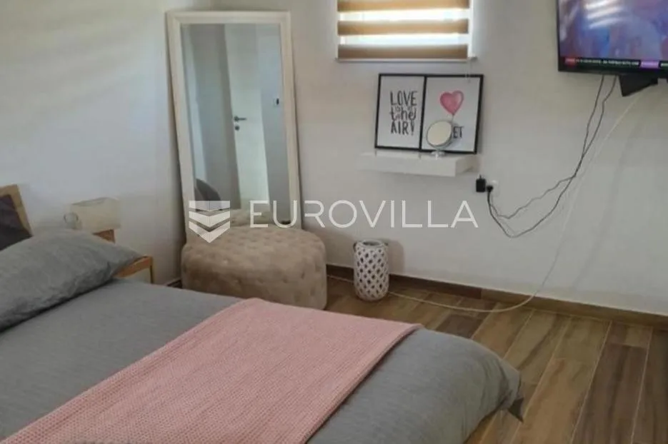 stinica, apartman u mirnom naselju 100 m od mora - slika 6