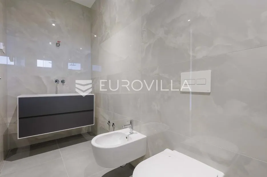 istra, pomer, unikatna, moderna villa 20 m od mora 322 m² - slika 43