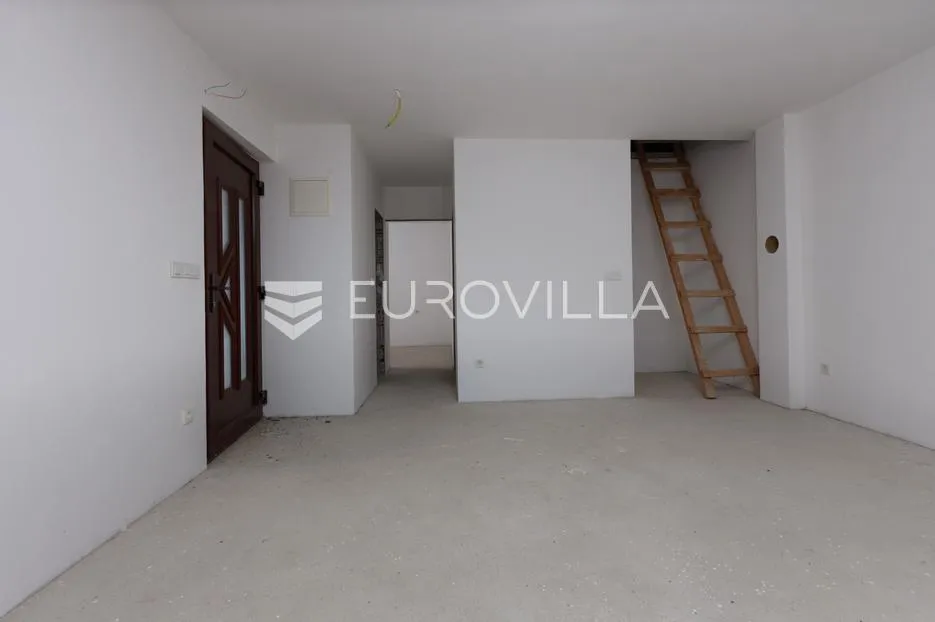 krk, kras, prekrasna kuća s 4 stana i prostranom okućnicom - slika 56