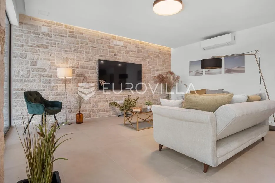 istra, rovinjsko selo, jedinstvena katnica 250 m² - slika 7