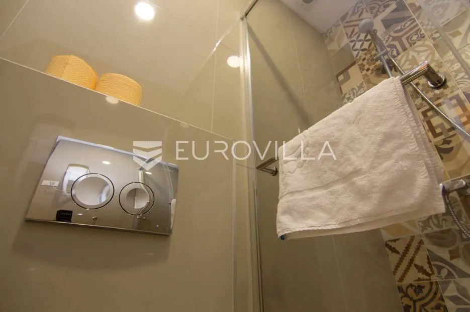 centar stan 205m2 podijeljen na 5 apartmana i sobu - slika 13