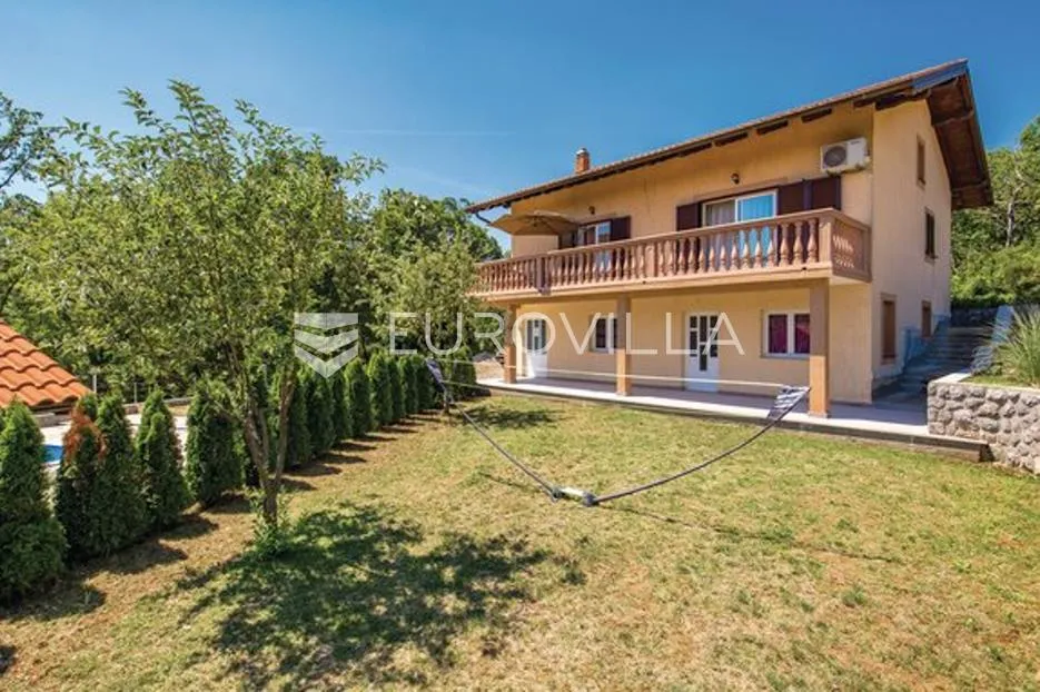 viškovo, marinići, samostojeća obiteljska kuća s tri stana 170m2, bazenom i privatnošću - slika 9
