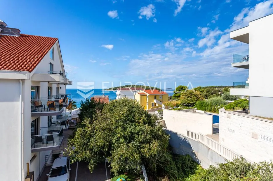 rogoznica, zečevo, kuća s 4 stana i podrumom, 366,81 m² - slika 21
