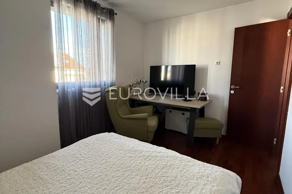 zadar, borik dizajnerski moderno uređen trosoban stan na prvom katu 96 m² - slika 7