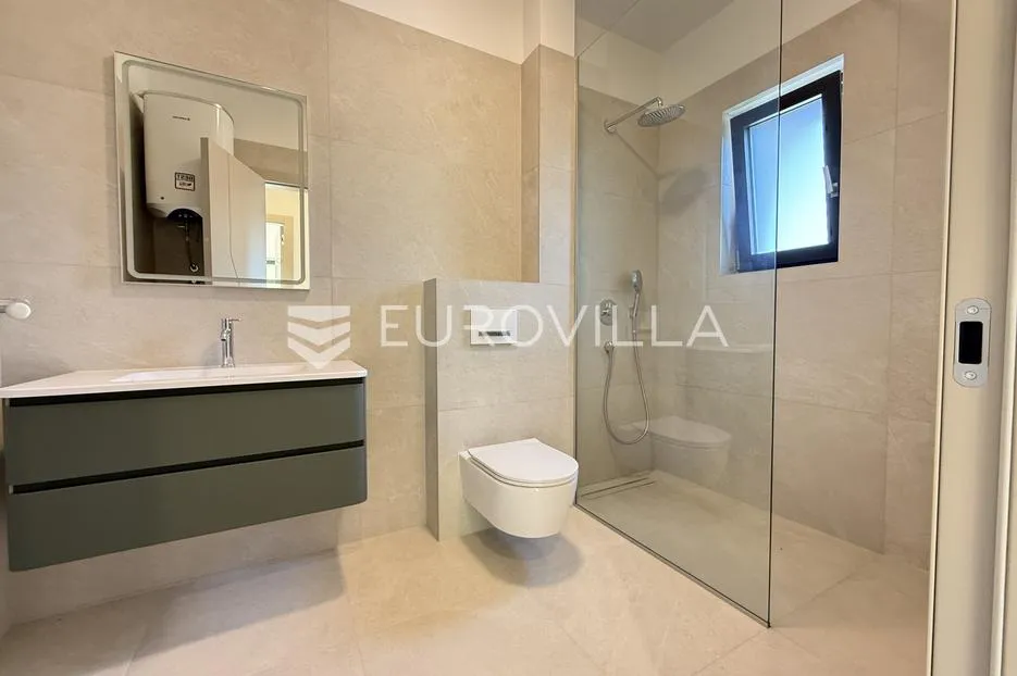 istra, premantura, luksuzni trosobni stanu u prizemlju s bazenom, 95 m², 500 od mora - slika 7