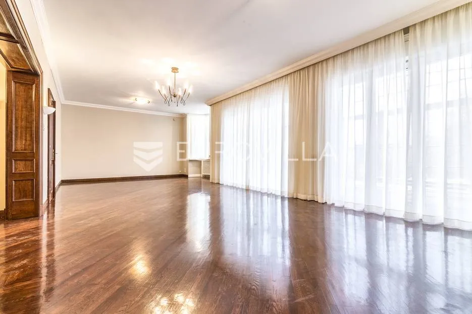 tuškanac luksuzan šesterosoban stan 250m2 s vrtom 600m2 i 2 garaže - slika 2