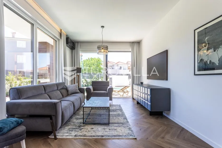 vodice, luksuzna vila s bazenom, novogradnja, parcela 480 m² - slika 14