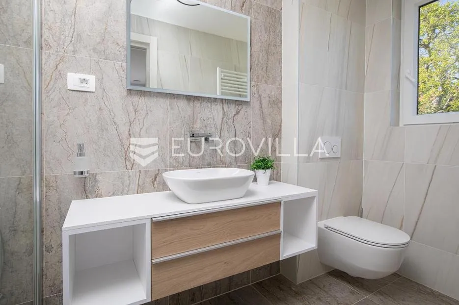medulin, prekrasna villa od 350 m2, svega 6 m od mora s očaravajućim pogledom - slika 35