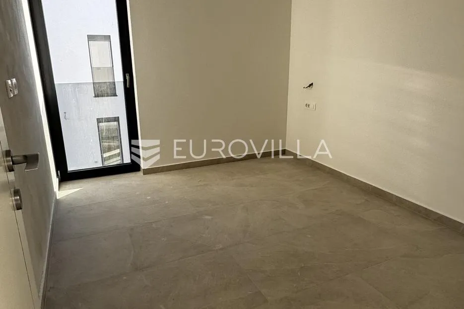 istra, novigrad, novogradnja, dvojna kuća 500 m od mora - slika 8