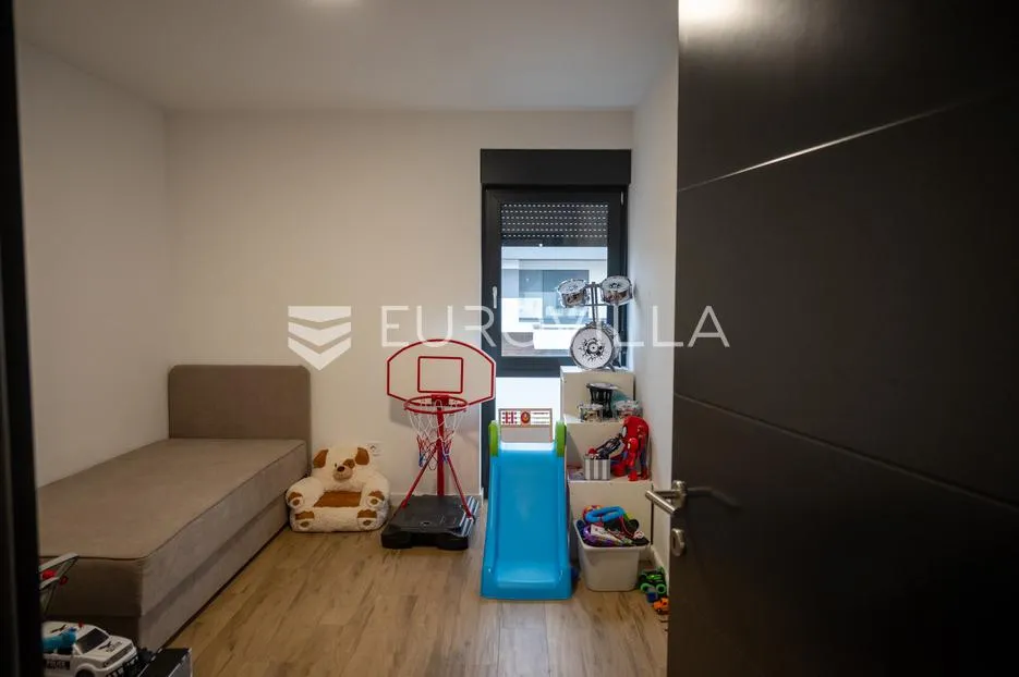 osijek, cvjetno naselje, stan 120 m2, prvi kat s lođom 44 m2 - slika 15