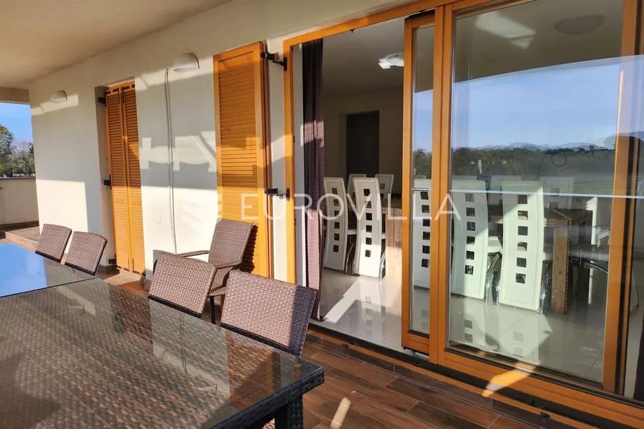istra, valbandon, samostojeća moderna kuća s tri prostrana stana, bazen, spa, 900 m od mora - slika 11
