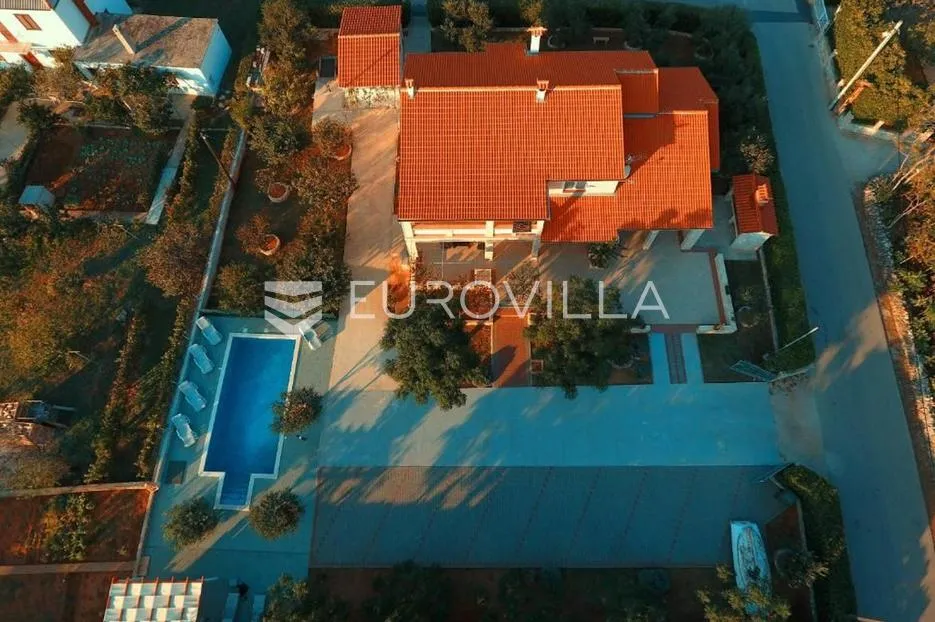 zadar, vir, samostojeća kuća, prekrasan vrt, mogućnost restorana u prizemlju, veliki potencijal - slika 31