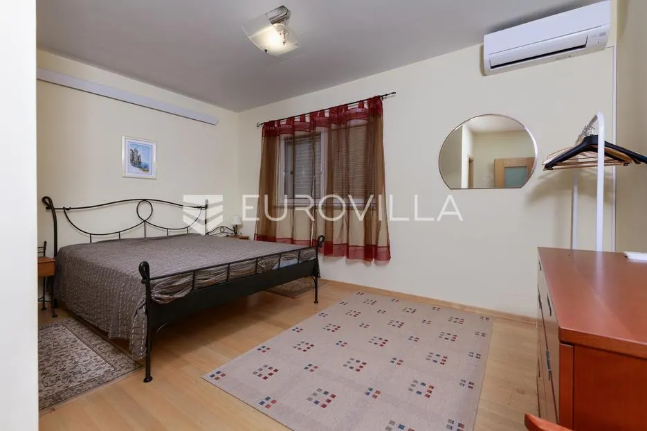 opatija, centar, dvoetažan stan 147 m², vrt, pogled na more - slika 12