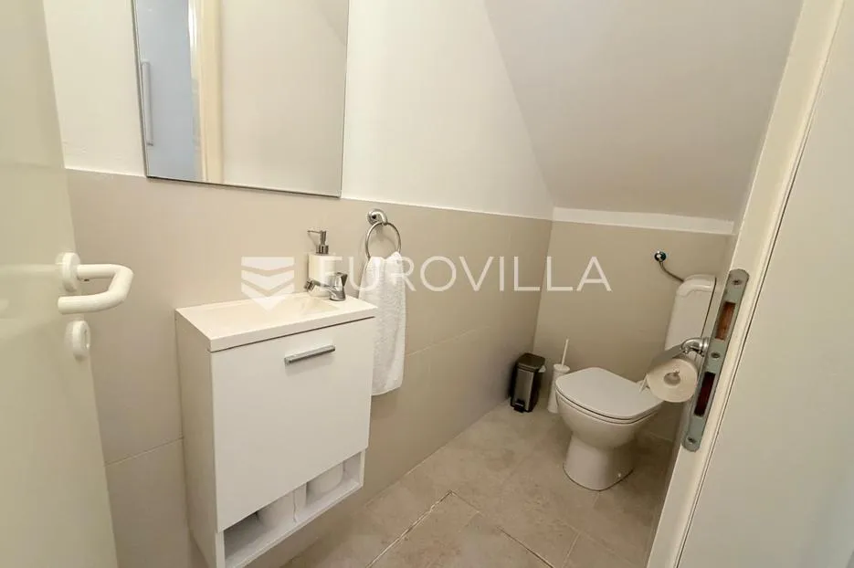 crikvenica, kuća s četiri apartmana, bazenom, uhodan turistički posao s pogledom na more - slika 34